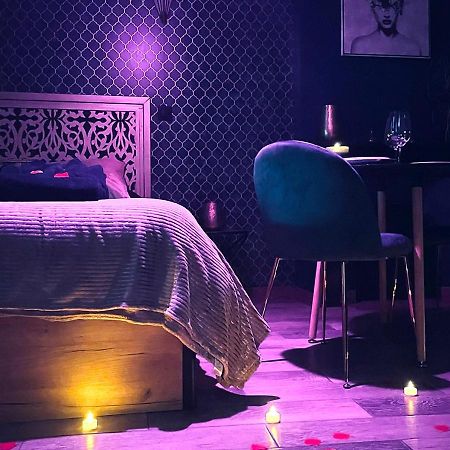 Love Room L' Orientale / Jacuzzi / Sauna Chateau-Landon 外观 照片