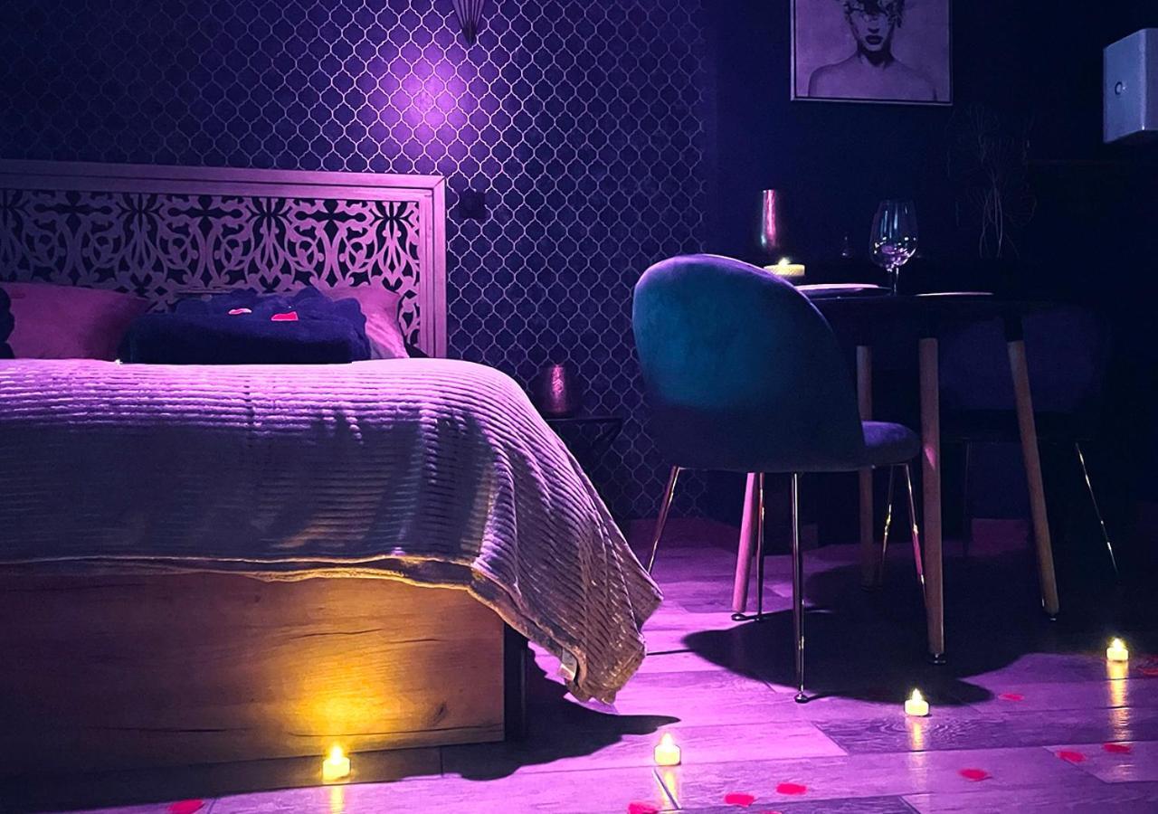 Love Room L' Orientale / Jacuzzi / Sauna Chateau-Landon 外观 照片