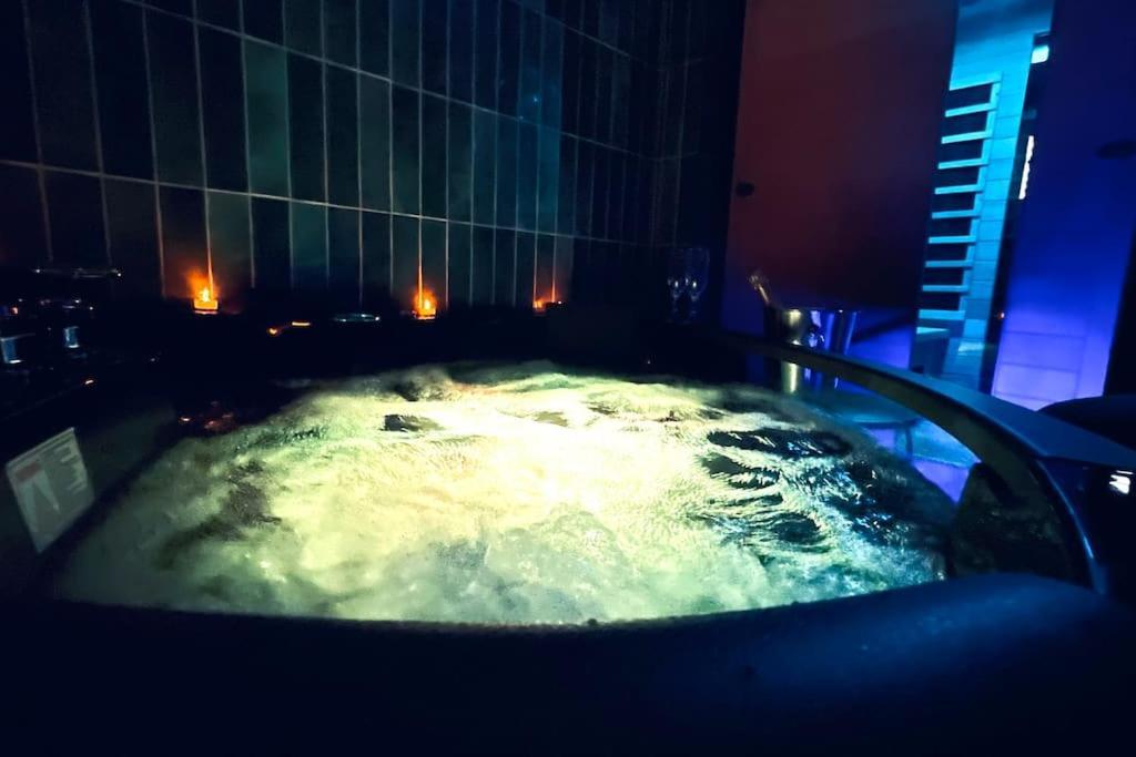 Love Room L' Orientale / Jacuzzi / Sauna Chateau-Landon 外观 照片