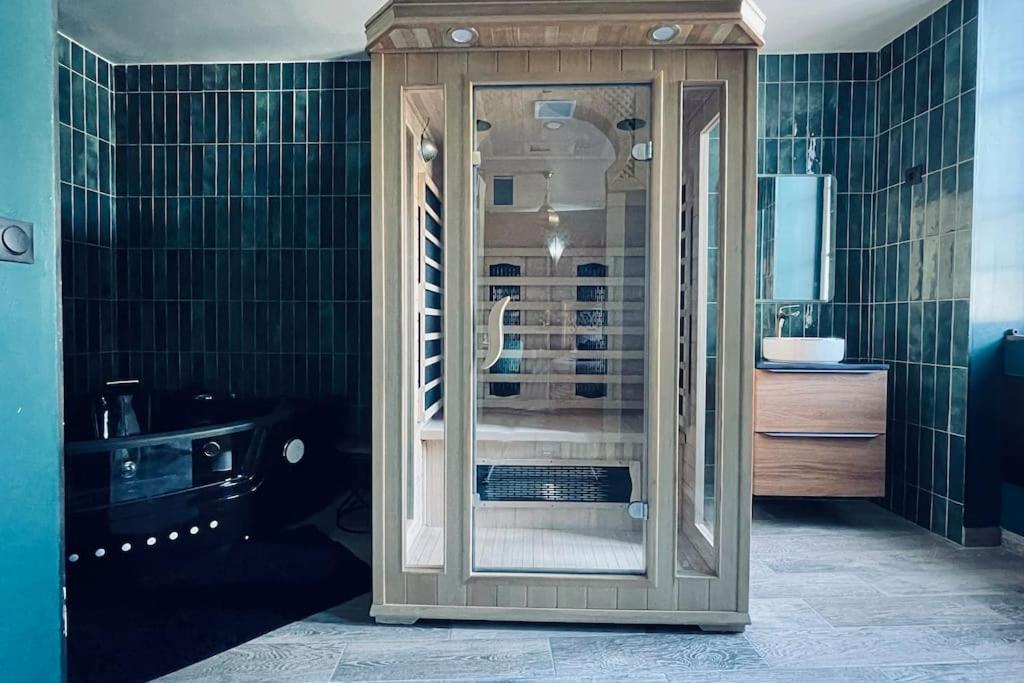 Love Room L' Orientale / Jacuzzi / Sauna Chateau-Landon 外观 照片